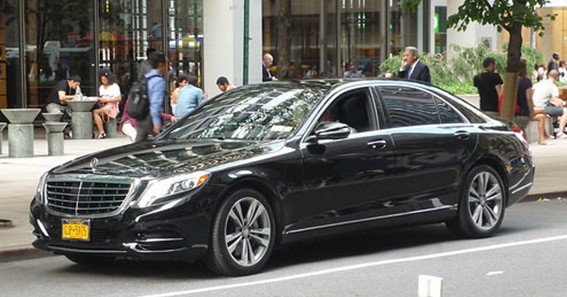 TOP 8 REASONS TO CHOOSE LUXURY CAR SERVICE OVER Cab WHEN Travelling In NYC