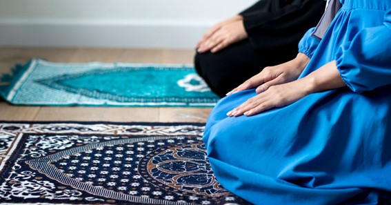 What Are the Benefits of Using Islamic Prayer Mats in Your Worship?